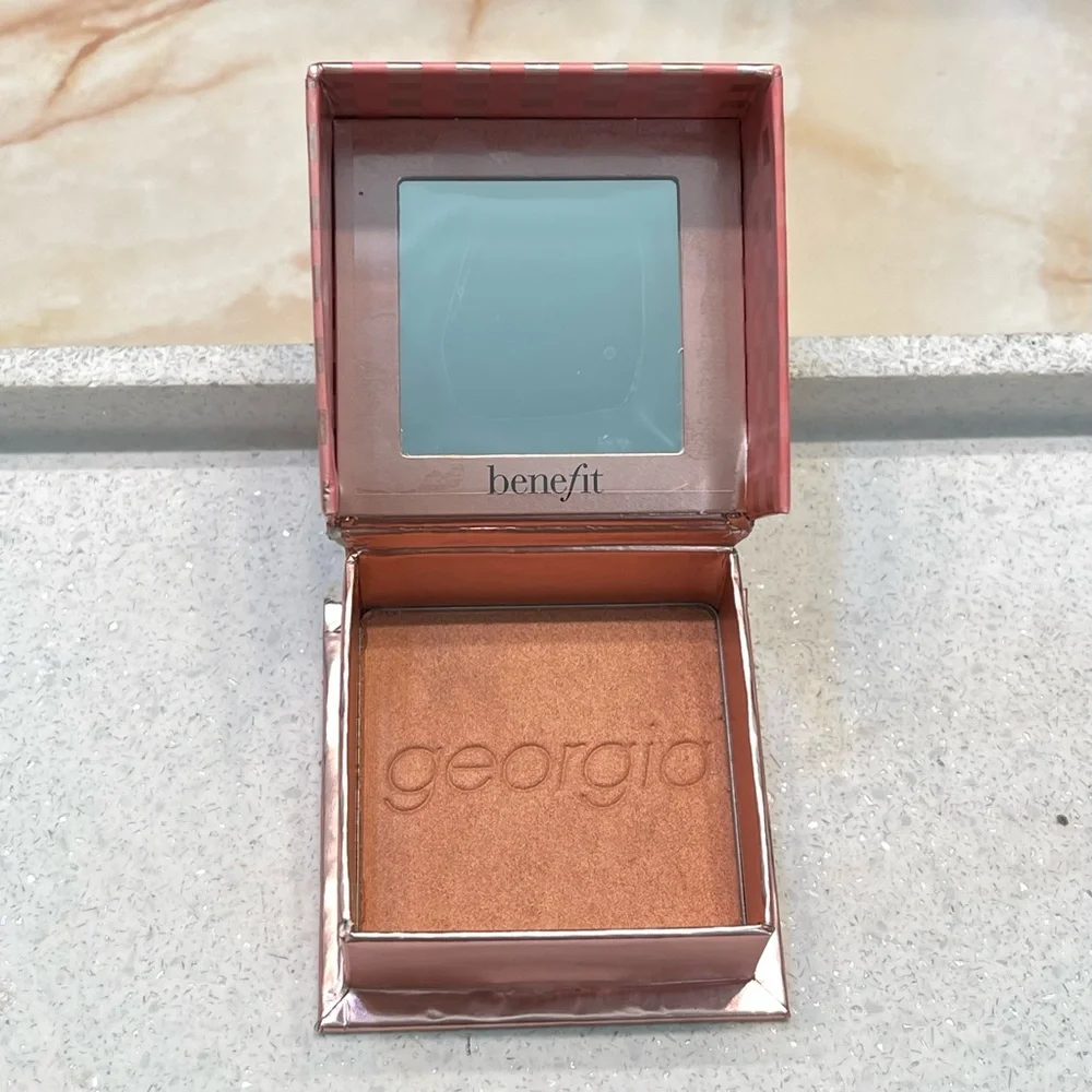 VAULTED ~ benefit ~ ‘GEORGIA’ Golden Peach Blush Blush Couleur Pêche Dorée ~ NIB